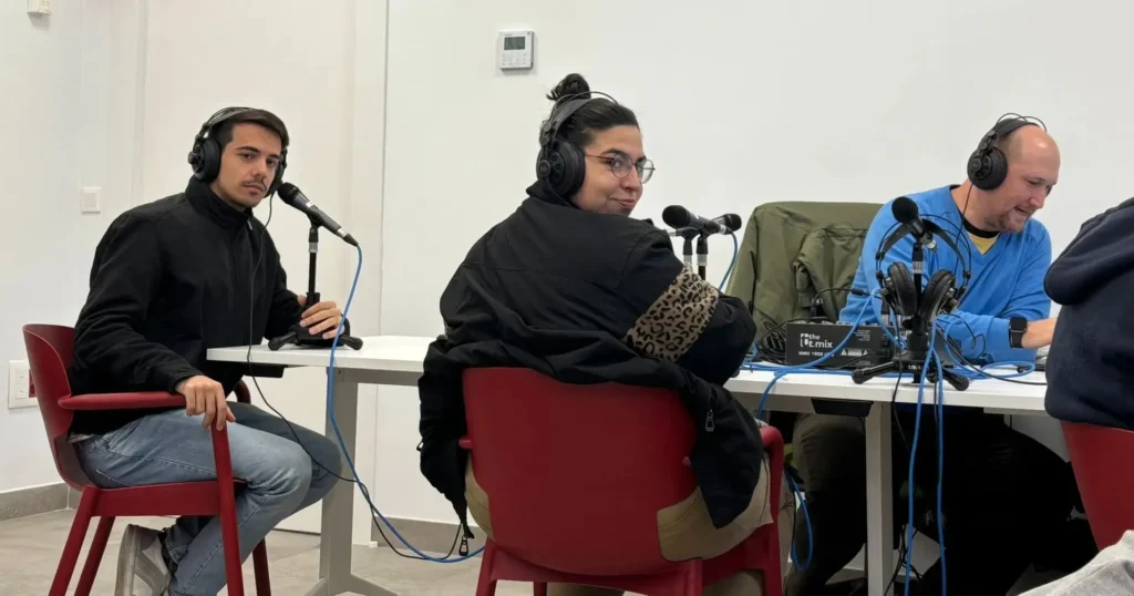 Alumnos Del PEF En El Podcast Mirando Atrás