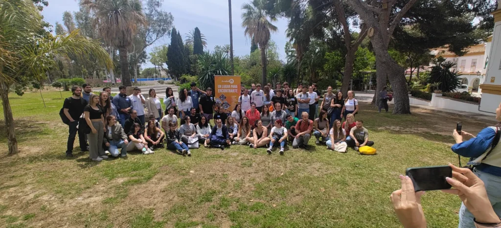 Foto grupal con los participantes del evento mujeres STEM en LaNoria y los Alumnos Del PEF 2024